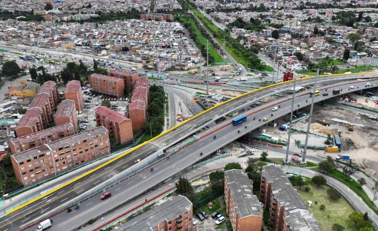 “El Metro avanza y la entrega de este puente demuestra que con hechos lo vamos a sacar adelante”: Alcalde Galán