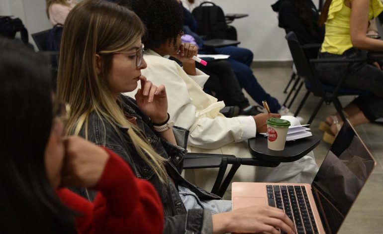 Universidades bogotanas invitan a evento en el que enseñarán a jóvenes a utilizar su LinkedIn para conseguir trabajo..