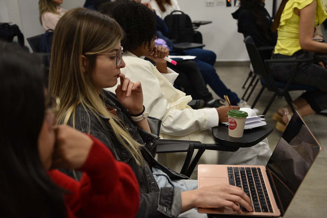 Universidades bogotanas invitan a evento en el que enseñarán a jóvenes a utilizar su LinkedIn para conseguir trabajo..