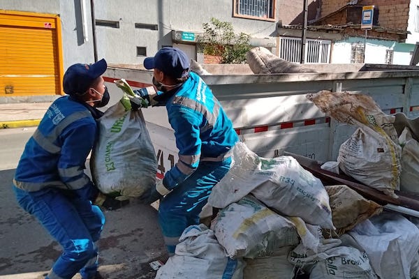 Paro Camionero Complica la Recolección de Residuos en Bogotá: Un Desafío para la Ciudad