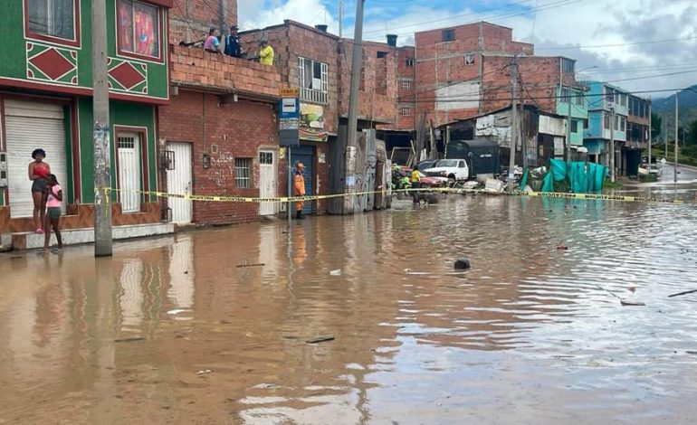 Distrito atiende emergencia por lluvias y daño en red de Acueducto en Tunjuelito