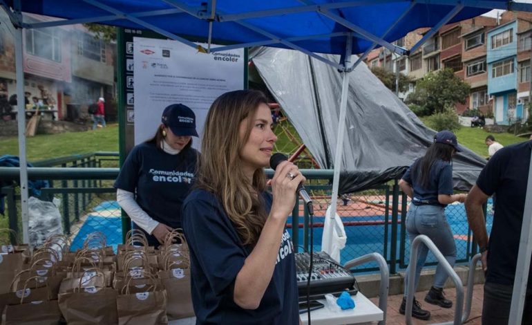 Tejidos Urbanos, iniciativa liderada por la primera dama de Bogotá, revitaliza otra cancha de la ciudad en alianza con Fundación Pintuco y Dow Químicos