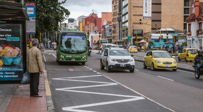 Hoy inician los comparendos electrónicos por mal parqueo o bloqueo a las intersecciones en el carril preferencial de la Séptima