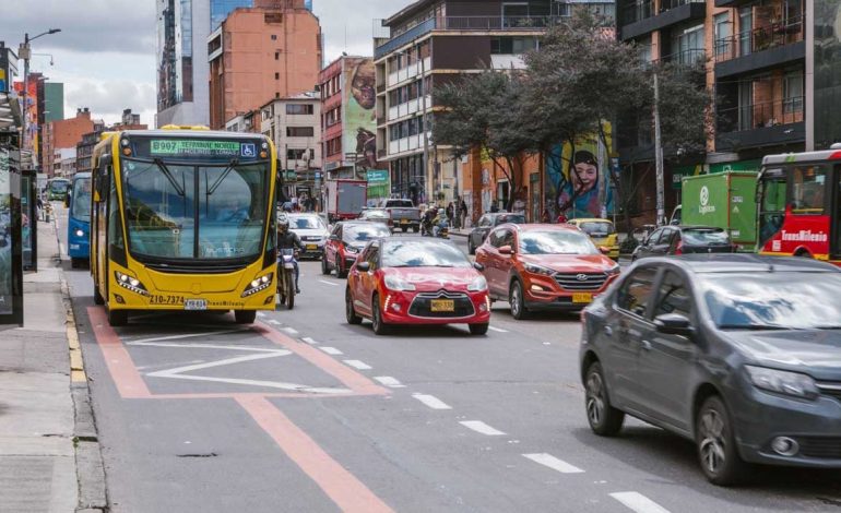 Distrito fortalece sanciones por invadir el carril preferencial de la carrera séptima