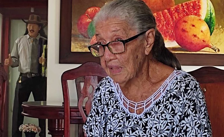 A su mamá la corona de Rey Vallenato Vitalicio para Juancho Rois, le llenó el corazón