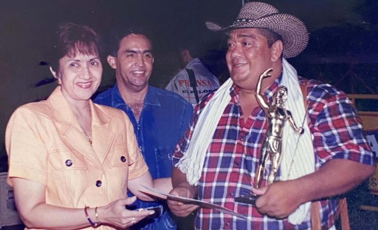 El compositor Wiston Muegues se fue a cantarle ‘La novia del Valle’, a Consuelo Araujonoguera