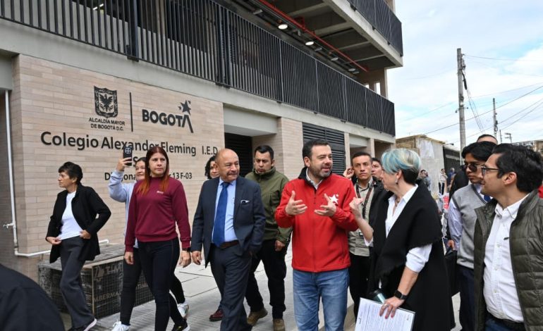 Bogotá inaugura colegio Alexander Fleming y lanza estrategia ‘Redes sociales : manejo inteligente’