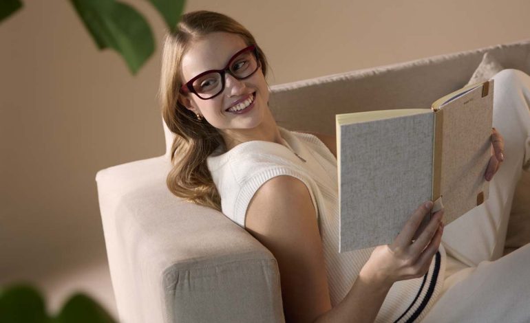 El exceso de pantallas redefine el cuidado visual y acelera la adopción de nuevas tecnologías ópticas en Colombia