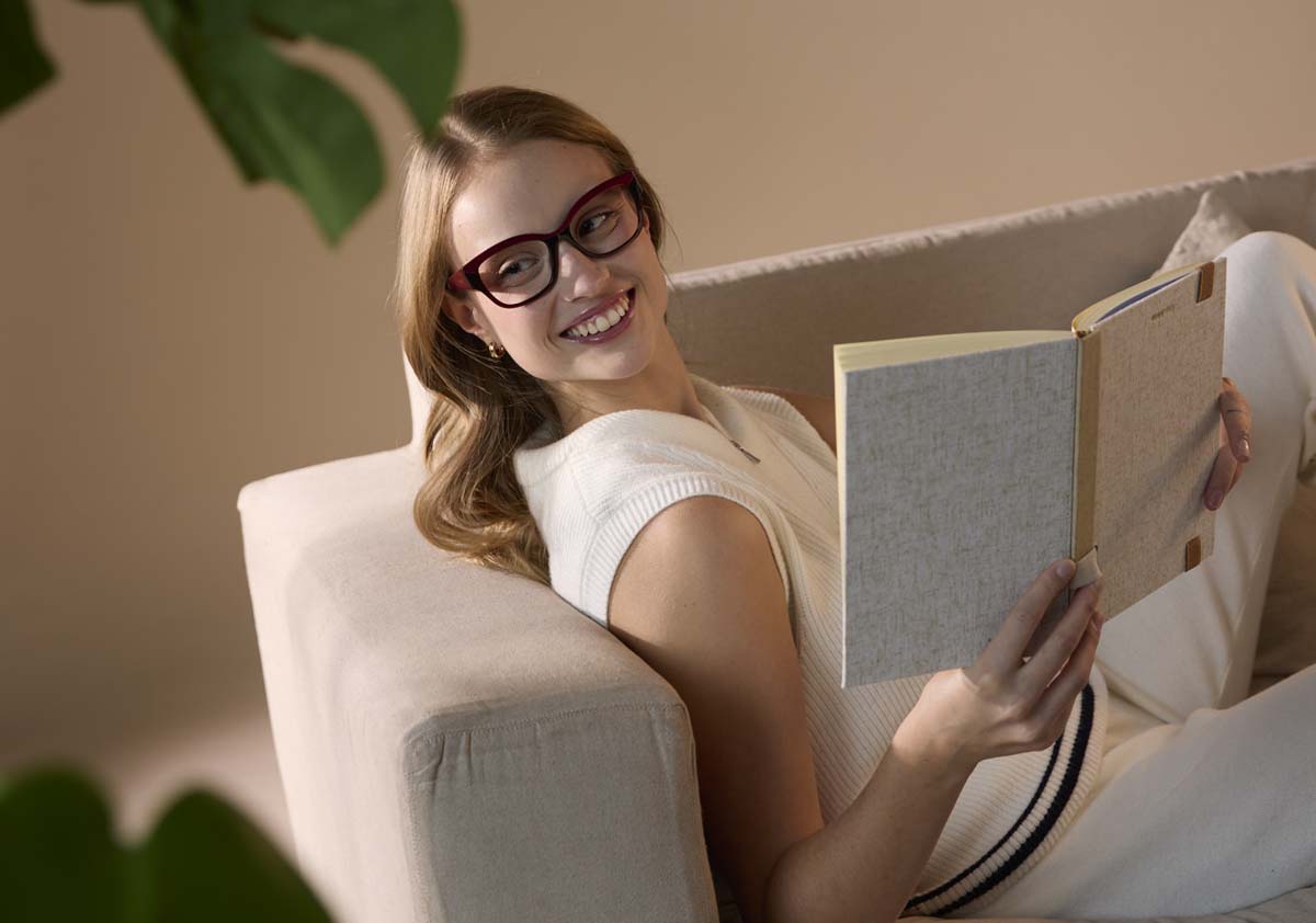 El exceso de pantallas redefine el cuidado visual y acelera la adopción de nuevas tecnologías ópticas en Colombia