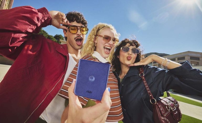 Motorola apuesta por la inteligencia artificial y los plegables en Colombia con la nueva familia razr