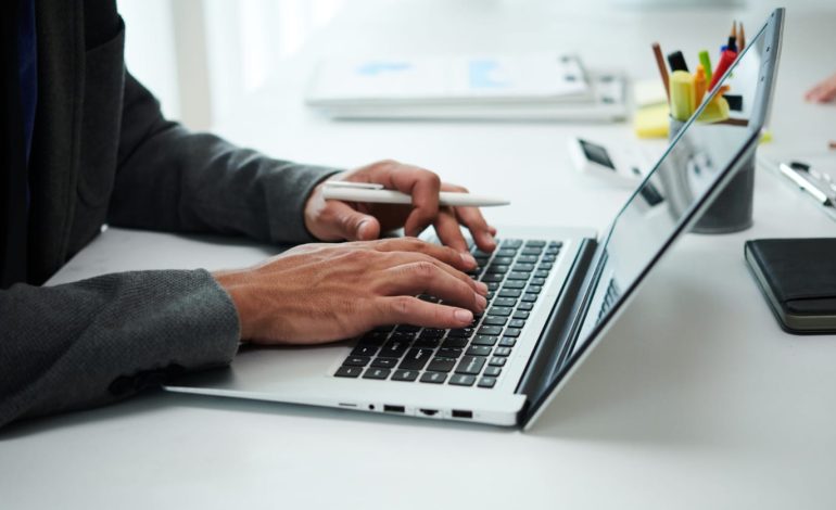El crecimiento del empleo formal impulsa la demanda de afiliaciones 100% digitales en Colombia