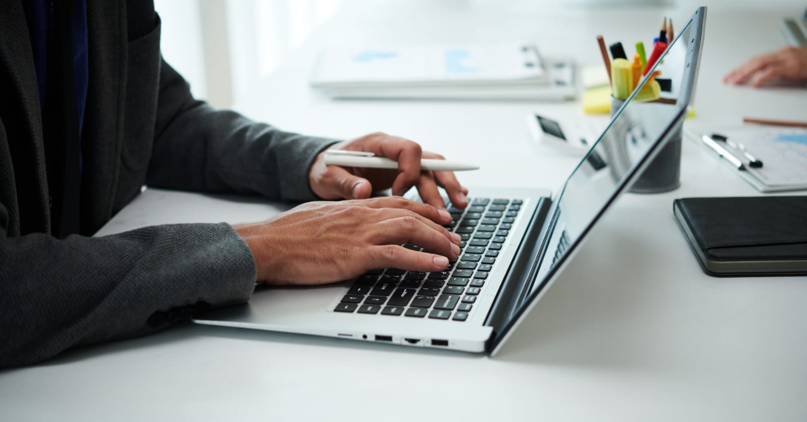 El crecimiento del empleo formal impulsa la demanda de afiliaciones 100% digitales en Colombia